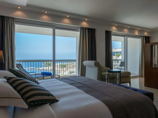 Ambassador, Suite, Sea View, Movenpick Hotel Beirut 5/6