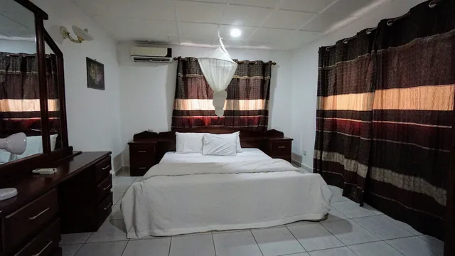 غرفة قياسية بسرير كوين، The Family Kingdom Resort 2/8