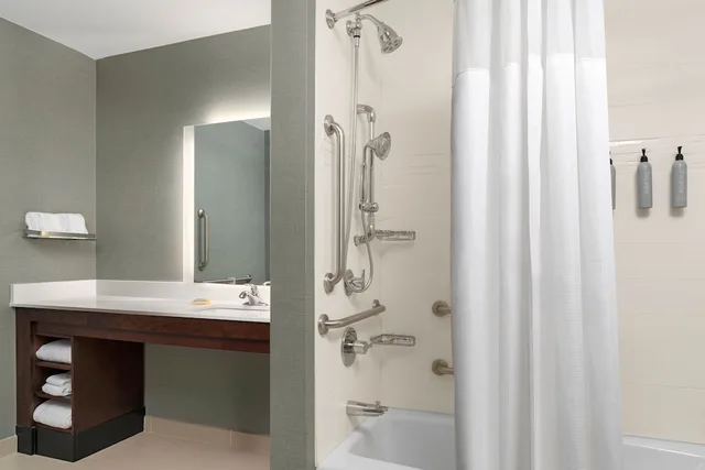 جناح بسرير كينج بغرفة نوم واحدة مع أريكة، Residence Inn Kingston 6/8