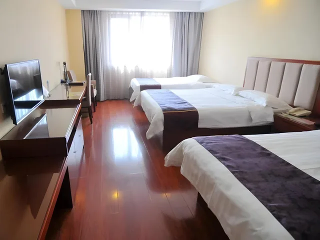 غرفة ثلاثية بثلاثة أسرّة، GREENTREE INN QINGDAO WUYISHAN ROAD 1/1