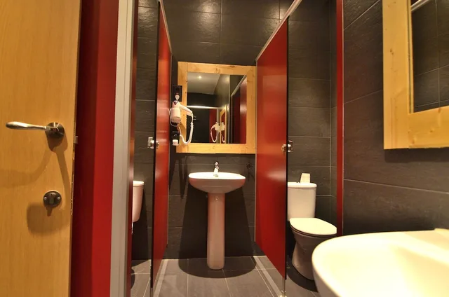 Female Dorm, Female Only, 6 People, Private Bathroom، Far Home Atocha 1/1