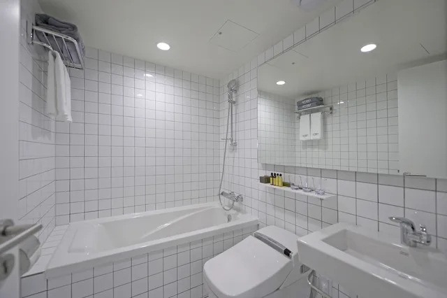 Room, Triple, 3 Beds, Bathtub, Hotel Creto Myeongdong 3/3