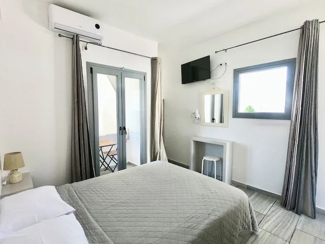 Inner, Economy, Twin Beds, with View، Anny Studios Perissa Beach 1/5