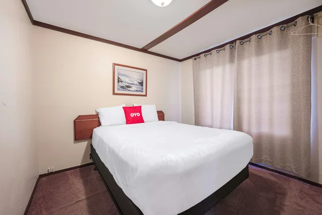 2 Bedroom Suite, OYO Hotel Portland OR near Airport 4/9