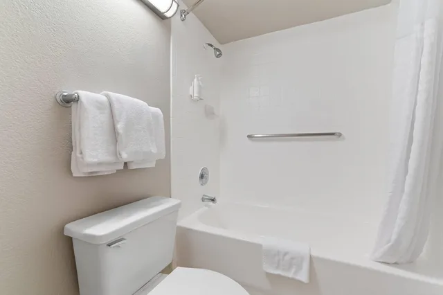 Standard, 2 Queen Beds, Days Inn by Wyndham Buena Park 9/9