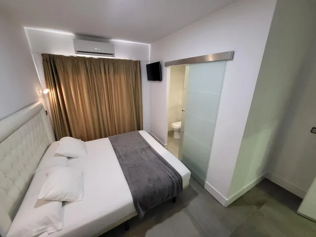 غرفة بسرير مزدوج أو سريرين منفصلين بإطلالة على البحر بشرفة، HOTEL NATURSUN 1/5