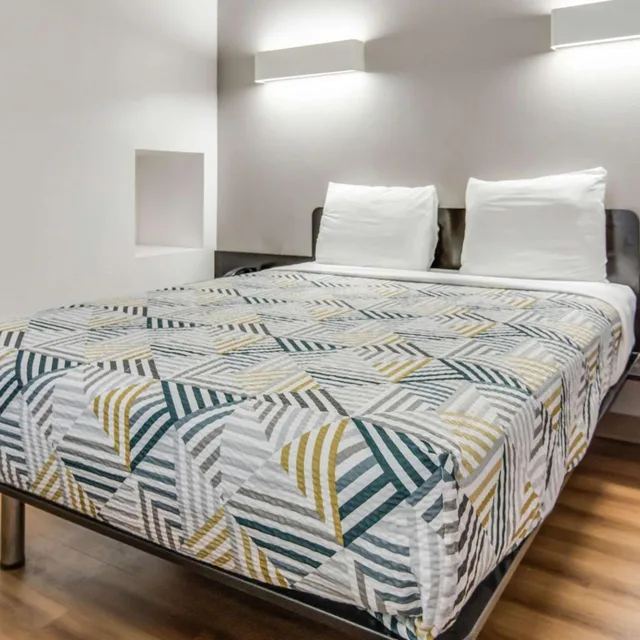 1 Queen Bed - Mobility Accessible Tub Nsmk، Motel6 Cleburne, TX 3/8