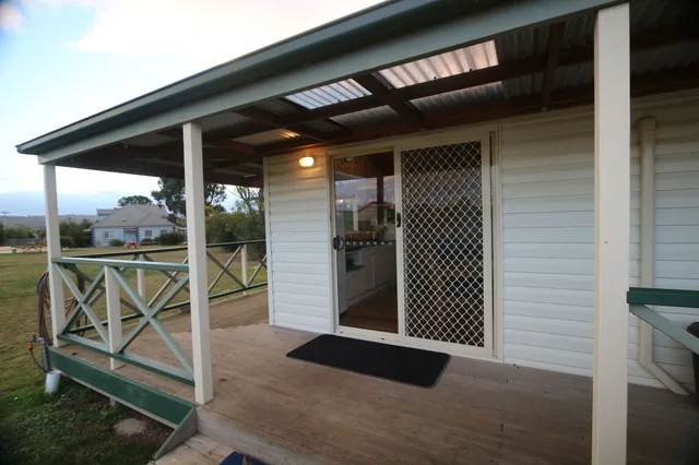 1 Bedroom, Cabin, Deluxe, Balcony, Garden Area, Swansea Cottages & Motel Suites 4/6