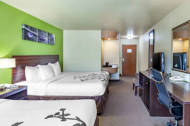 Standard, 2 King Beds, Sleep Inn & Suites Hewitt - South Waco 1/6