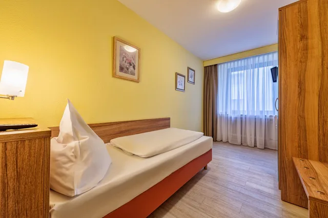 غرفة مفردة، Windsor Hotel 1/6