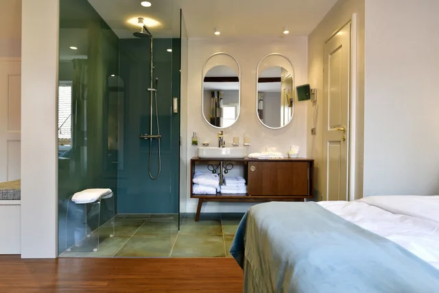 غرفة ديلوكس رباعية بسرير كينج وسرير كوين، Romantik Hotel Markusturm 6/10