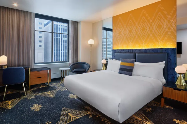 غرفة قياسية بسرير كينج، W Minneapolis- The Foshay 1/5