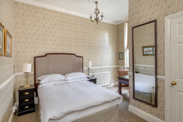 غرفة سوبيريور بسرير مزدوج، The Royal Hotel 6/10