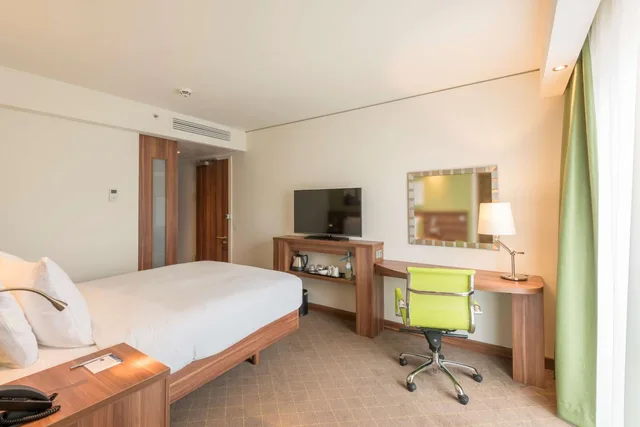 غرفة بسرير كينج وسرير كوين، Hampton By Hilton Hamburg City Centre 4/8