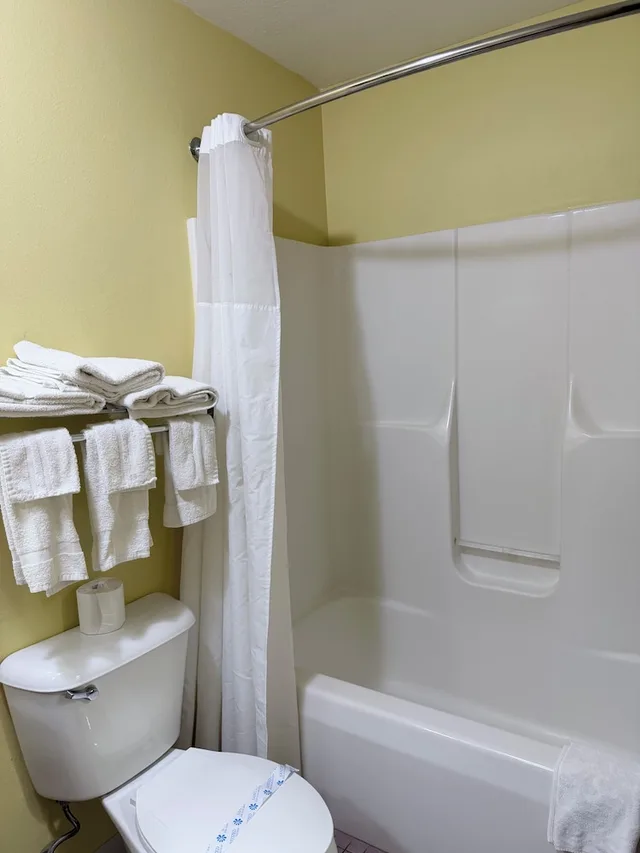 غرفة بسرير كينج، American Heritage Inn 4/5