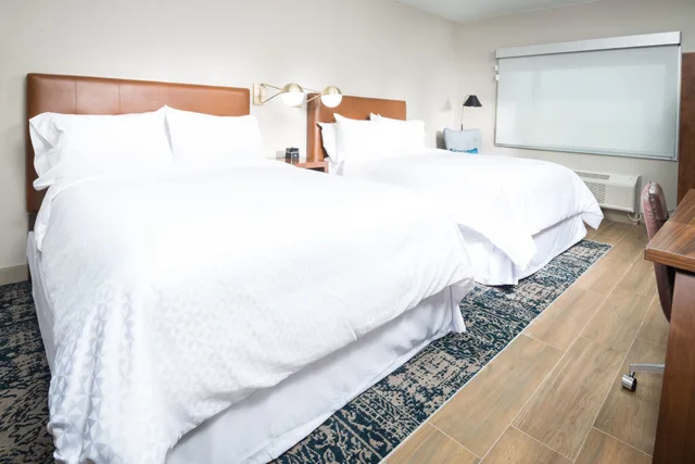 Design, 2 Queen Beds، FOUR POINTS BY SHERATON HOUSTON INTERCONTINENTAL AIRPORT 2/7