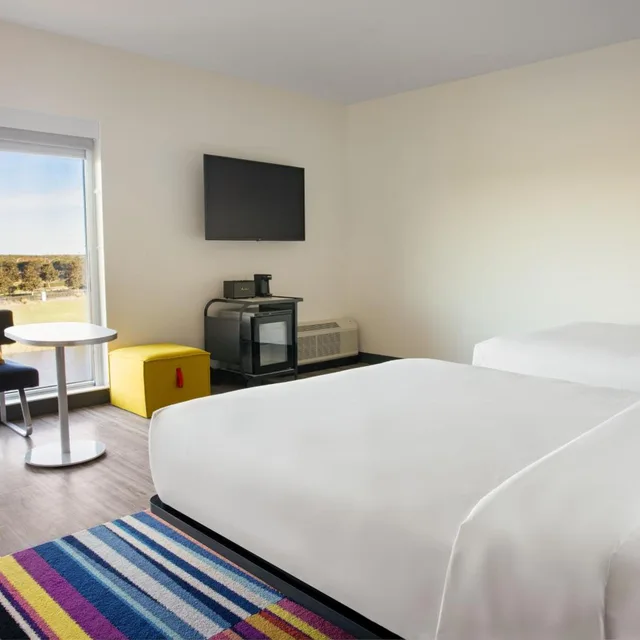 غرفة بسريرين كوين بحوض استحمام لذوي الإعاقة، Aloft Orlando Lake Nona 1/1