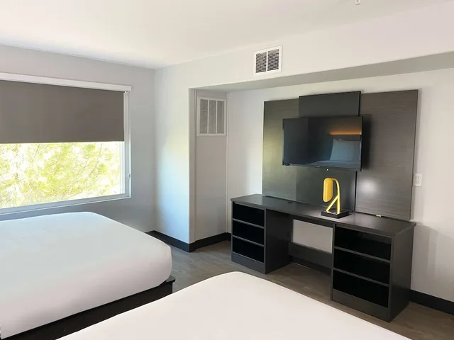 غرفة بسريرين مزدوجين بمطبخ، Hawthorn Extended Stay by Wyndham Hobbs 1/2