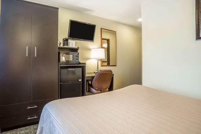 غرفة قياسية بسرير كوين، Quality Inn and Suites Elko 4/7