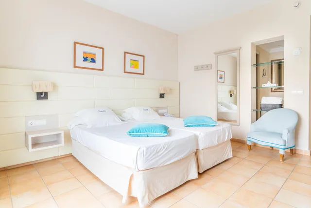 غرفة سوبيريور بسرير مزدوج أو سريرين منفصلين بإطلالة على البحر، Hotel Cala d Or - Adults Only 10/10