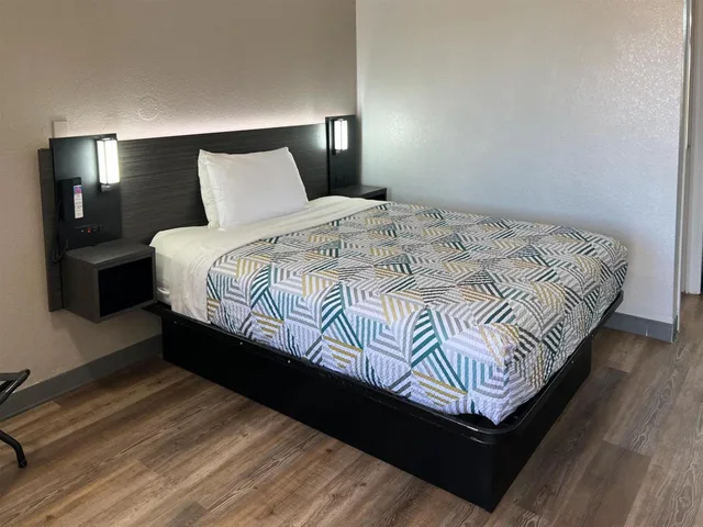 غرفة بسرير كوين لذوي الإعاقة، Motel6 Odessa 1/10