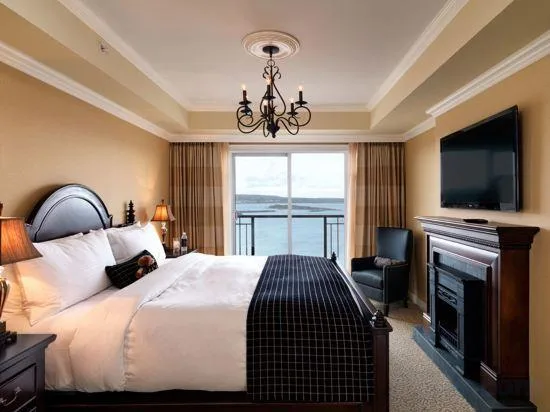 جناح بغرفة نوم واحدة بإطلالة جزئية على البحر، Oak Bay Beach Hotel 1/1
