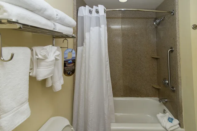 غرفة قياسية بسريرين كوين، Holiday Inn Express and Suites Orlando - International Drive 5/7
