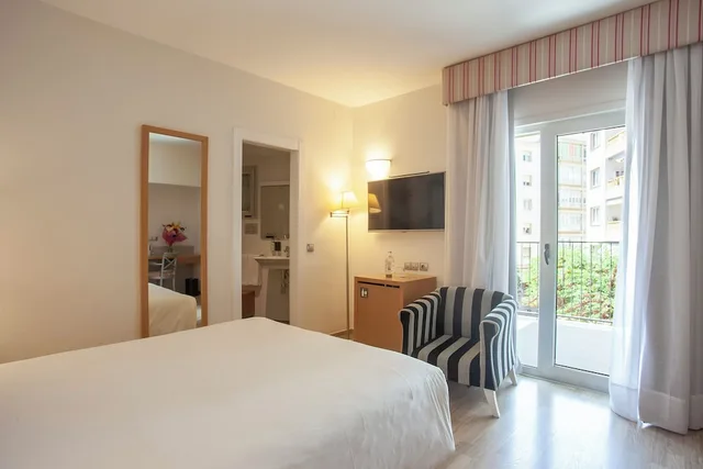 Standard, Twin Beds, City View, Balcony, Hotel Artiem Capri 4/10
