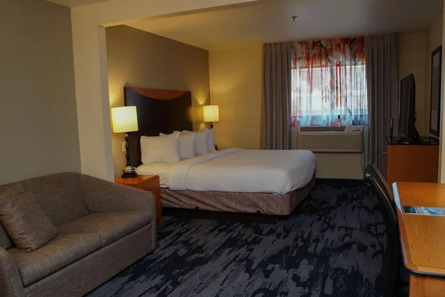 Room, King Bed, Bathtub, Accessible, Fairfield Inn Suites Denver Aurora Parker 3/6
