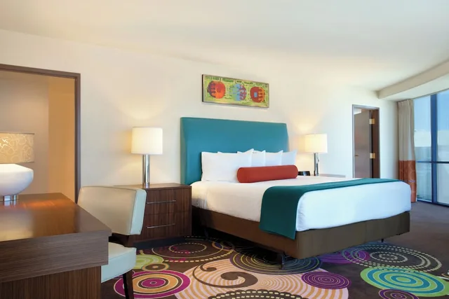 Suite, King Bed, Strip View، Rio Hotel & Casino - Masquerade Tower 1/10
