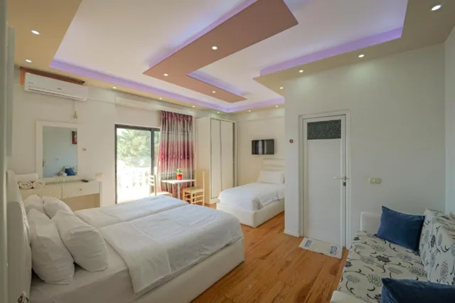 غرفة ثلاثية بإطلالة على البحر، Hotel Iliria Sarande 2/4