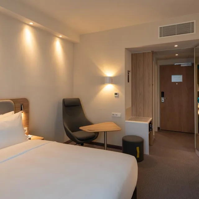 غرفة قياسية بسرير كينج، Holiday Inn Express Munich North, an IHG Hotel 2/10