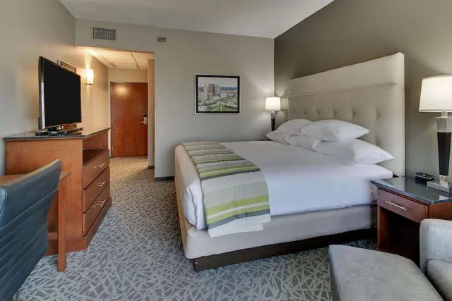 غرفة ديلوكس بسرير كينج لذوي الإعاقة، Drury Inn & Suites Columbus Polaris 3/8