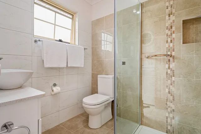 كوخ ديلوكس بسرير كوين وسريرين منفصلين بغرفتي نوم، Swansea Cottages & Motel Suites 5/5
