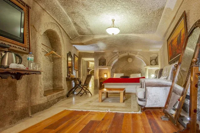 Cave, Standard, King Bed، Ottoman Cave Suites 1/1