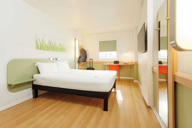 Classic, Double Bed, ibis budget Valencia Aeropuerto 1/6