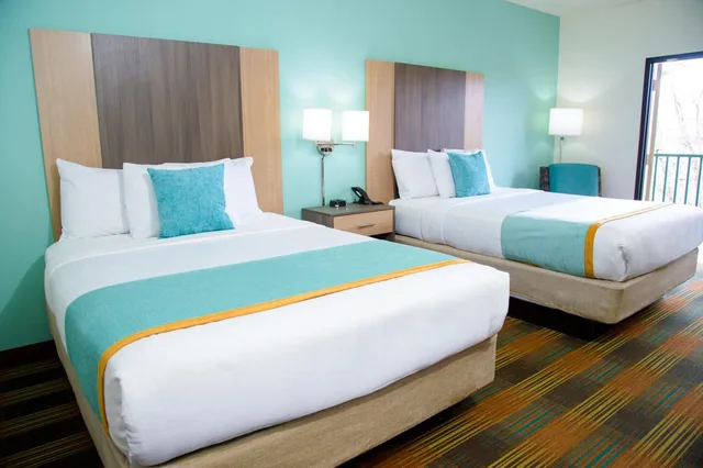 غرفة بسريرين كوين بشرفة، Pigeon River Inn 8/10