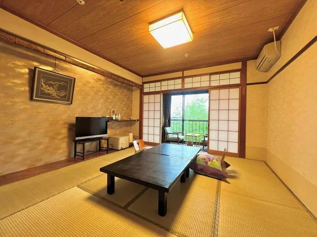 غرفة يابانية قياسية بإطلالة على الجبل بأرضية تاتامي، Hotel Yunomoto 1/1