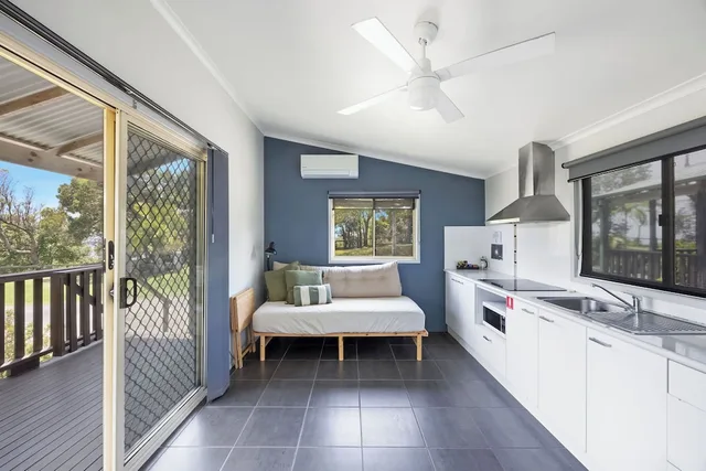 كابينة بسرير كوين وسرير بطابقين، Reflections Holiday Parks Nambucca Heads 2/6