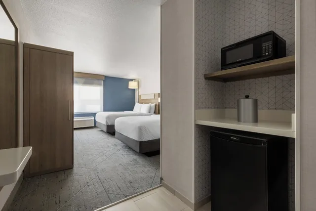غرفة قياسية بسريرين كوين، Holiday Inn Express Hotel And Suites Rapid City 10/10