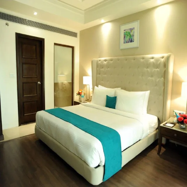 غرفة ديلوكس بسرير مزدوج، Sarovar Portico 3/3