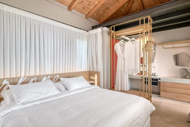 Grand, Suite, Double Bed, Private Heated Pool، Art Blue Villas 1/5