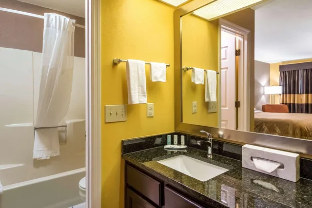 Room, King Bed, Quality Inn Washington, GA 3/3