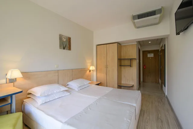 غرفة عائلية بإطلالة على المتنزه، Madara Park Hotel 3/9