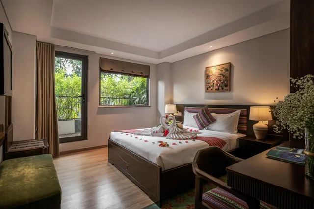 جناح بسرير كوين بشرفة، Au Lac Center Hotel 1/3