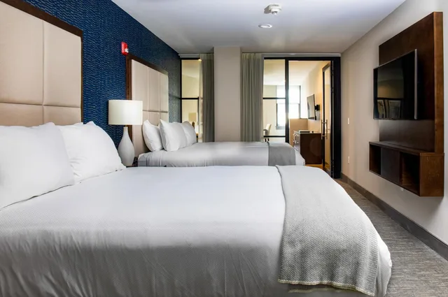 Deluxe, Suite, 2 Queen Beds, City View, Sofa, Haywood Park Hotel, Ascend Hotel Collection 1/7