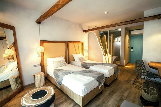 Deluxe, Studio, Queen Bed, SUNRISE VILLAGE 4/10