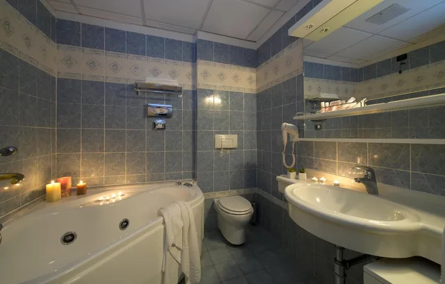 غرفة سوبيريور بسرير كوين، Grand Hotel Admiral Palace 3/3