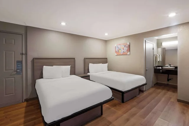 غرفة قياسية بسريرين كوين للمدخنين، Econo Lodge Vallejo, CA 1/4
