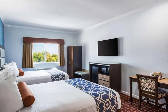 غرفة بسريرين كوين، Rodeway Inn and Suites Pasadena 3/5